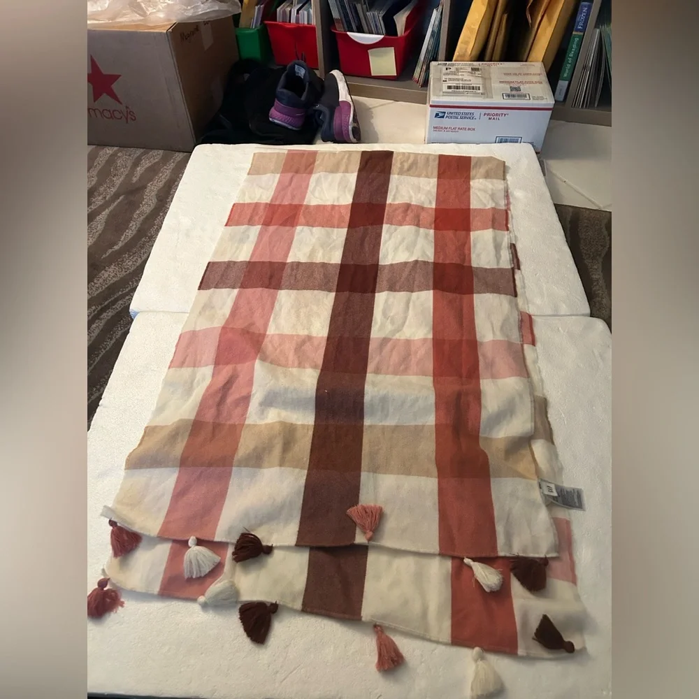 Gap large checkered scarf tassels white pink tan burgundy